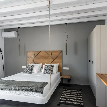 The Mykonist Merchia & בית נופש