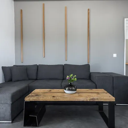 בית נופש The Mykonist Merchia & Merchia Beach