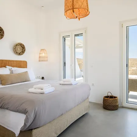 The Mykonist Merchia & *