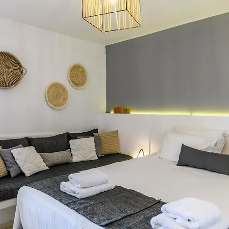 The Mykonist Merchia & בית נופש