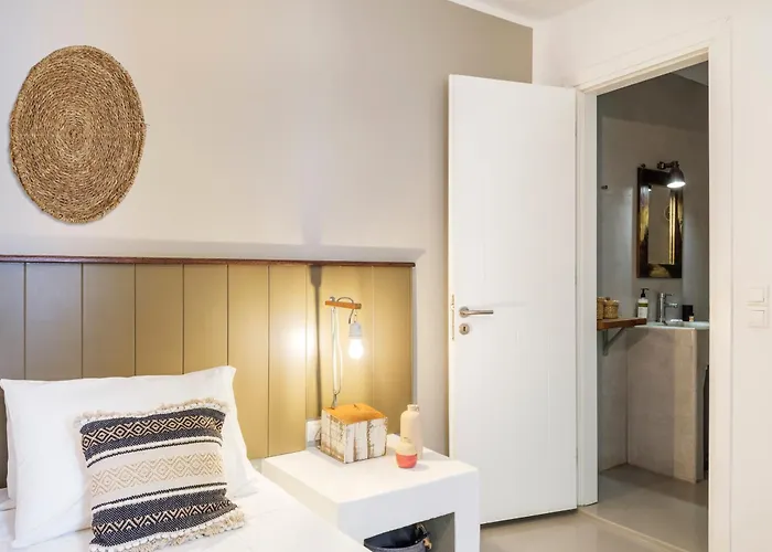 The Mykonist Merchia & *